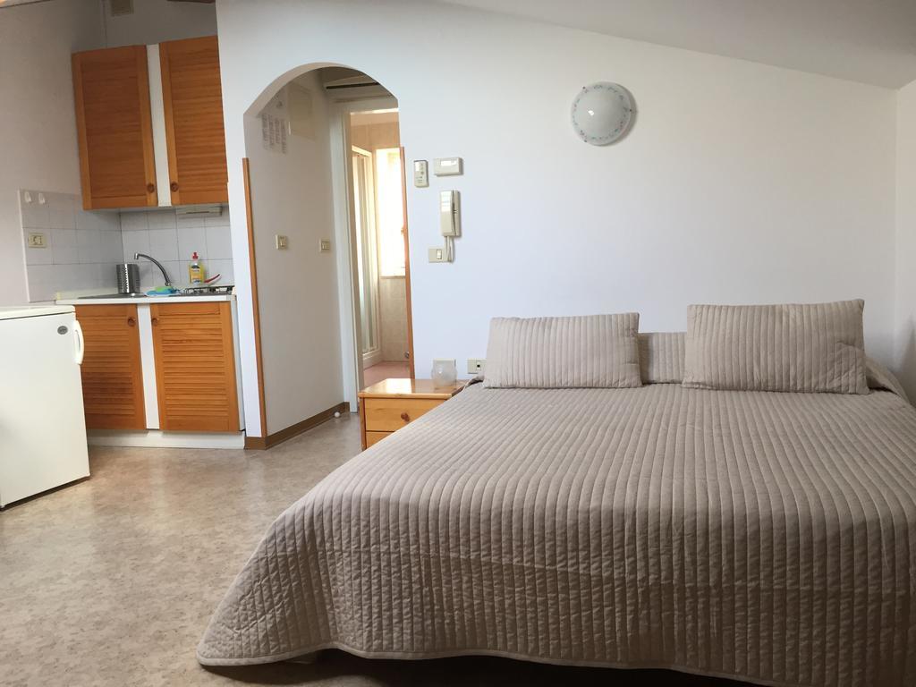 Allure Apartments Pirano Esterno foto